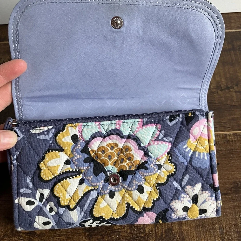 Vera Bradley RFID All in One Wristlet Wallet Quilted Floral Blue Purple